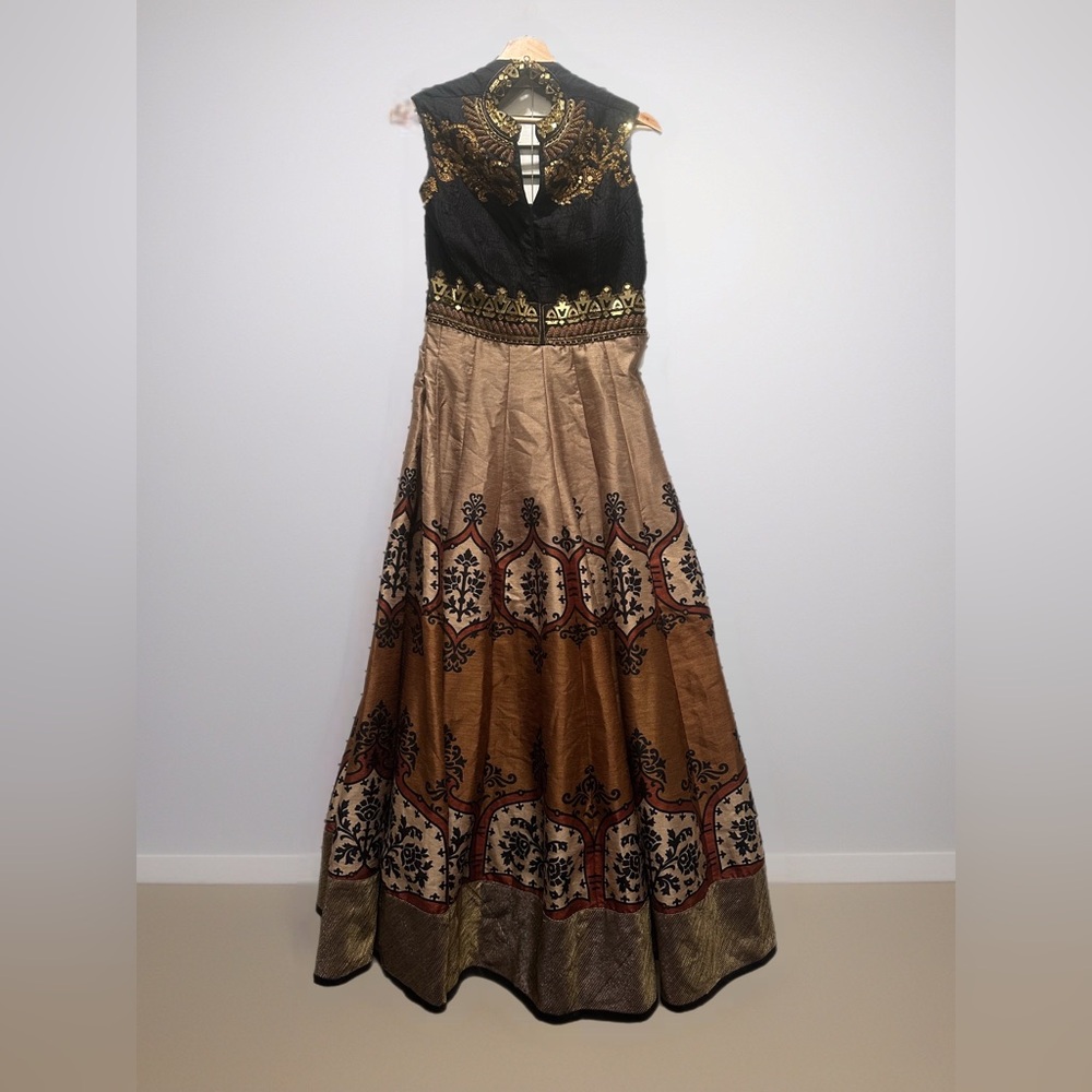 Elegant Black and Brown Sleeveless Indian Dress